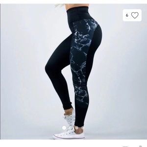 SOLD. Buffbunny Marble leggings